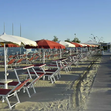 Elena Hotel 2*