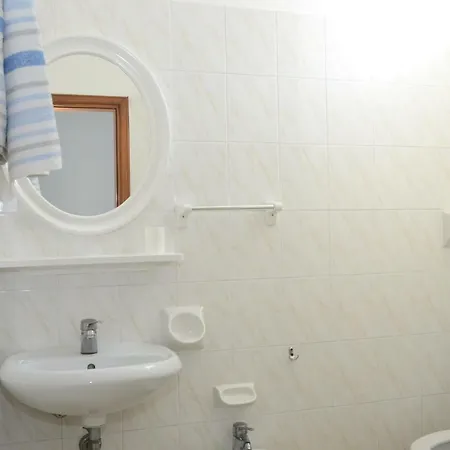 Elena Hotel 2*